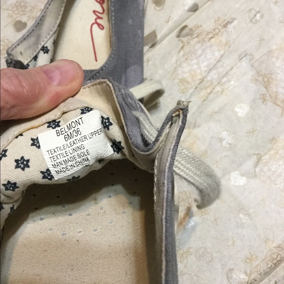 4 for $20 Love distressed gray sneakers size 6 - Picture 3 of 5